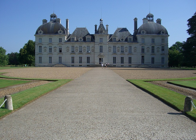 http://www.ctscomputing.com/sites/ctscomputing.com/files/cheverny%20castle%20day%202.jpg